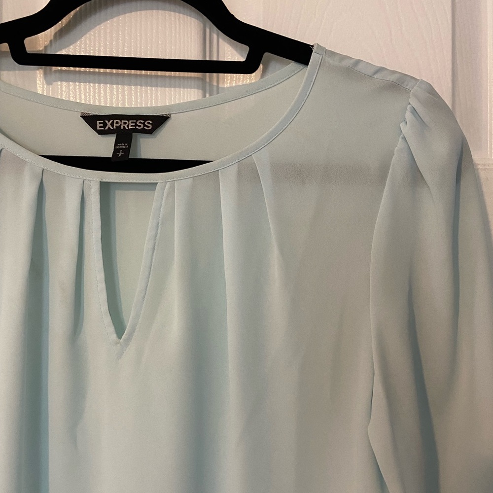 Express Keyhole Blouse - Picture 2 of 2